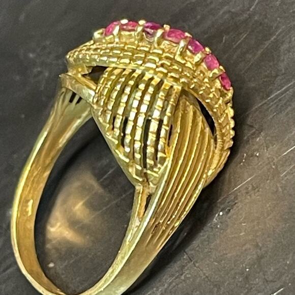 18k Solid Gold and Ruby Ring - Picture 3 of 5